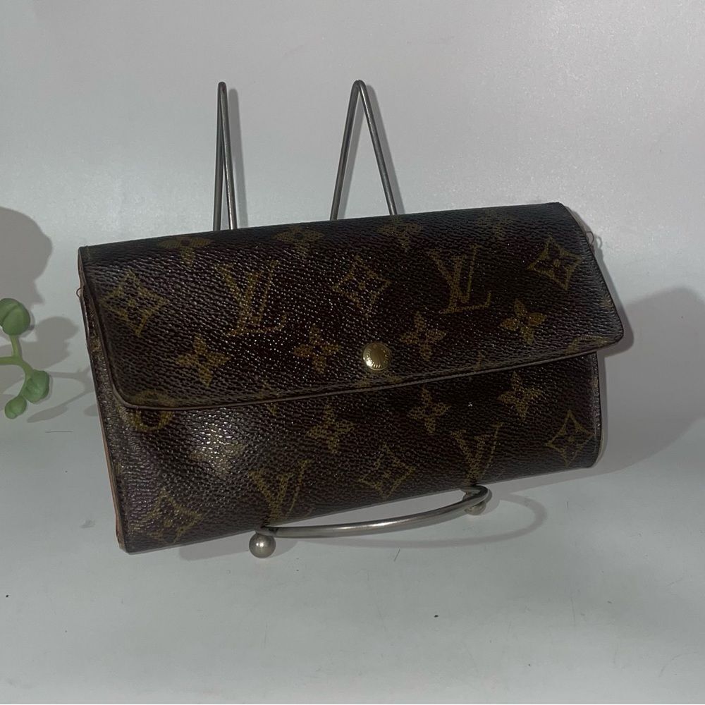 Authentic Louis Vuitton Monogram Sarah Wallet